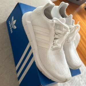 Adidas swift run j. Mens size 6.